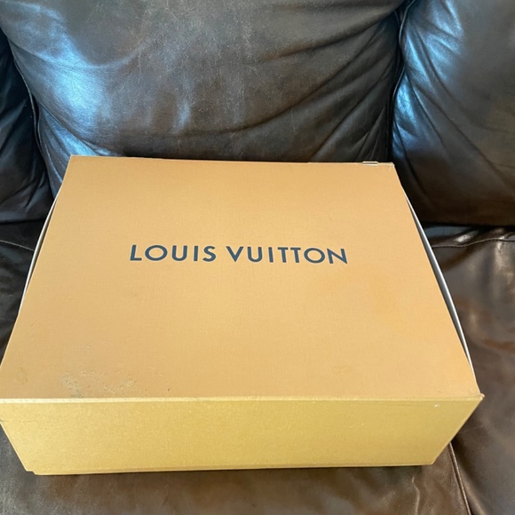 Navy Artsy LV - Picture 2 of 10